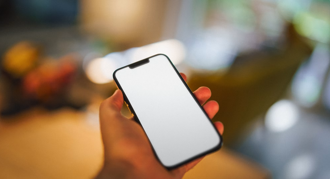 Photo: Jakub Żerdzicki /
Unsplash — in-seat and skip-the-line ordering apps have become the default way
fans buy food at a growing number of major venues.
