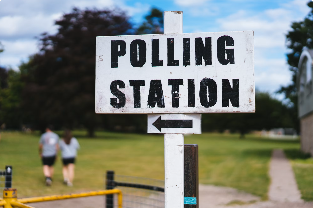 Photo: Phil Hearing / Unsplash — With the federal bill
stalled, actual voting requirements for the 2026 midterms will vary
dramatically depending on which state you live in.