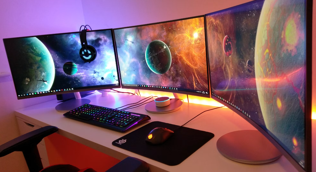Photo: Unsplash — the
living room setup that defined a generation of shared gaming is having a quiet
revival, mostly outside the biggest studios.