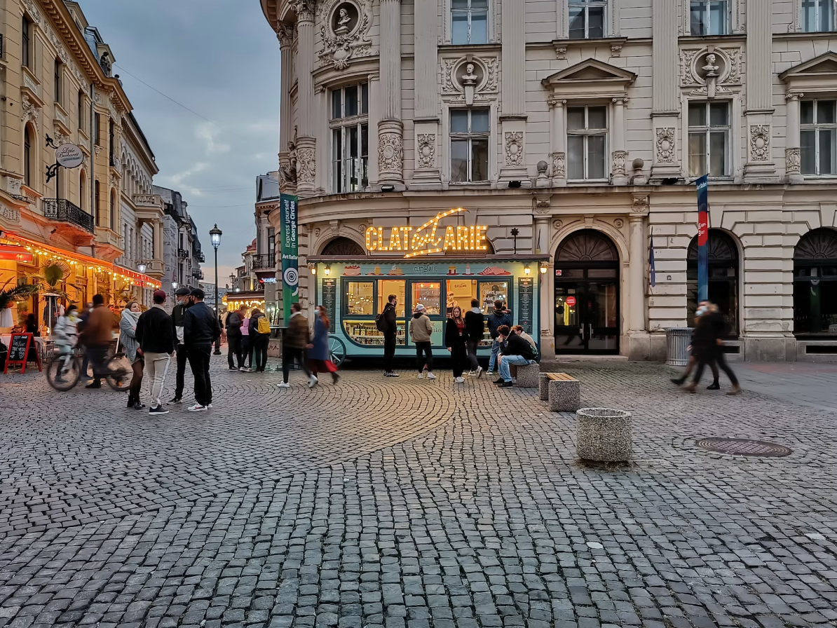 Photo: Jani Godari / Unsplash — Bucharest's Old Town
streets hold both decades-old cofetării and newly opened patisseries within a
few blocks of each other.