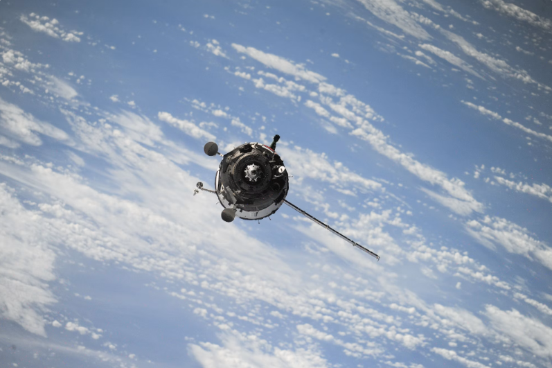 Photo: NASA / Unsplash —
the James Webb Space Telescope's infrared instruments allowed it to detect an
object far too faint for any ground-based observatory to see.
